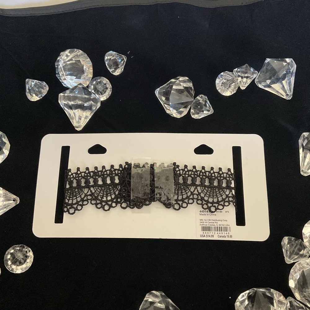Icing cross neck choker